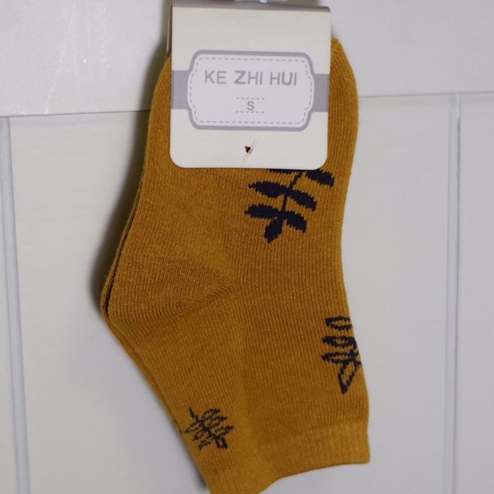 Cozy Leaf Socks